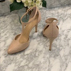 Excellent condition T strap heels!